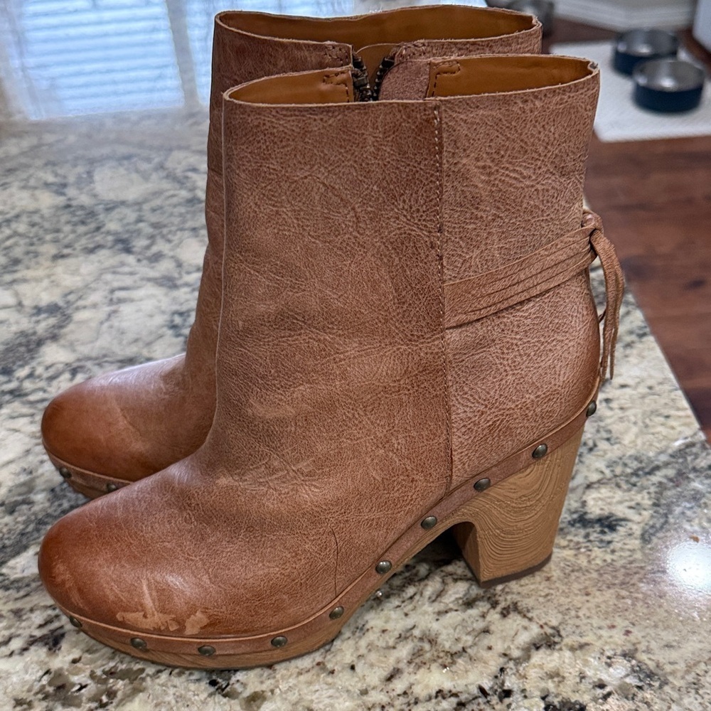 NWOB Kork-Ease Brown Heeled Boots sz 8